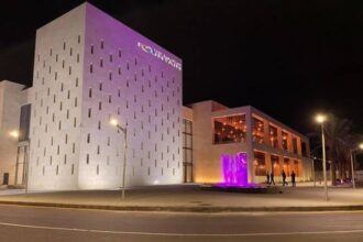 أسرة مول النافورة تهنئ موظفيها وعمال الاردن بمناسبة عيد العمال العالمي