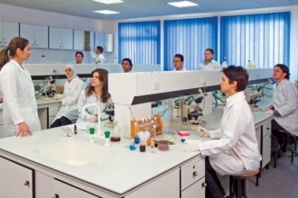 "صيدلة "عمان الأهلية تحجز مقعدها ضمن أفضل 10 مشاريع بمسابقة "انطلق" على مستوى الأردن