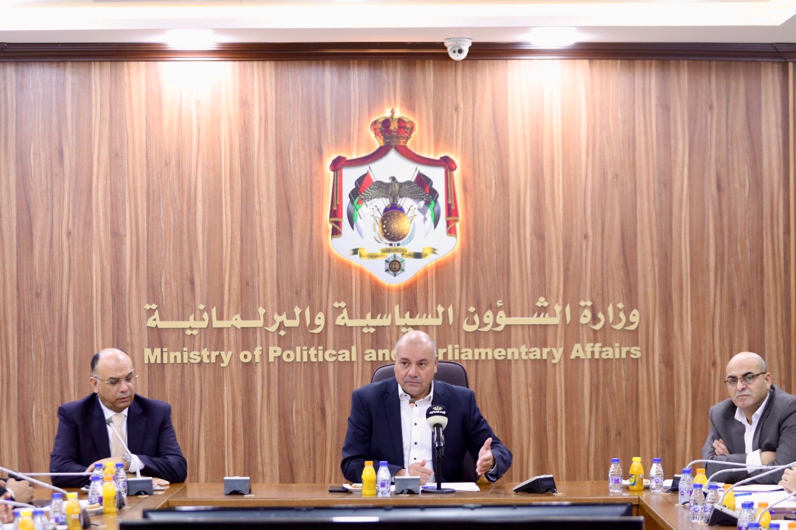 العودات يلتقي البرلمان الطلابي في جامعة الشرق الأوسط