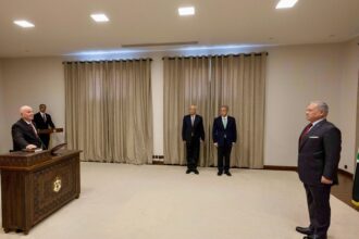 المجالي يؤدي اليمين القانونية أمام الملك رئيسا لمجلس هيئة النزاهة ومكافحة الفساد