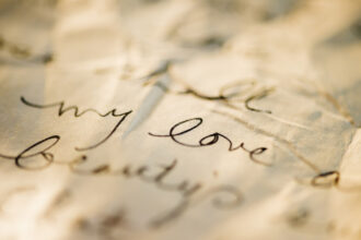 بعد 540 عاما .. الذكاء الاصطناعي يفك شفرة أقدم رسالة حب في العالم