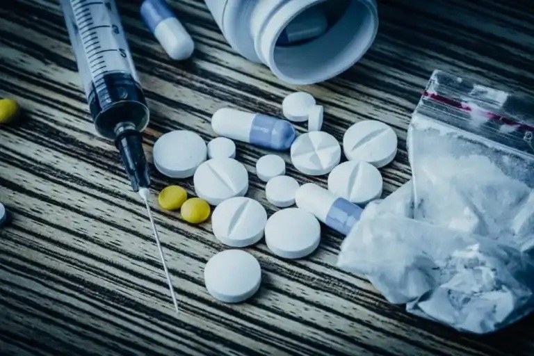 صورة حول : "ضربني وبكى".. ماذا فعلت المخدرات بهذا الرجل؟ (فيديو) "ضربني وبكى".. ماذا فعلت المخدرات بهذا الرجل؟ (فيديو)