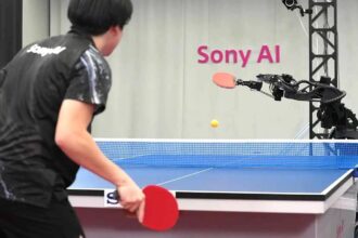 فاز على أفضل اللاعبين.. روبوت يحقق إنجازًا تاريخيًا في كرة الطاولة