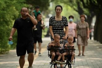 مليارديرات يهبون لسد "فجوة المواليد" في آسيا بعد عجز الحكومات عن ردمها