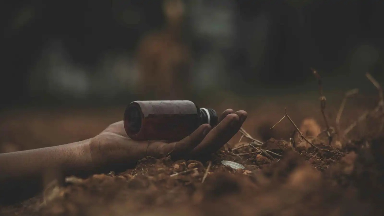 تحقيقات في وفيات مرتبطة بـ "مجموعات انتحار" تُباع عبر الإنترنت