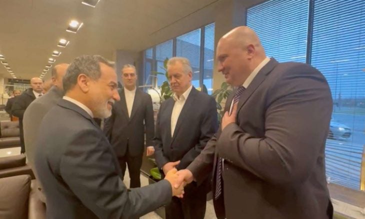 عراقجي يصل إلى روسيا للقاء بوتين.. مقترح إيراني جديد لإعادة فتح مضيق هرمز وتأجيل البحث بالبرنامج النووي