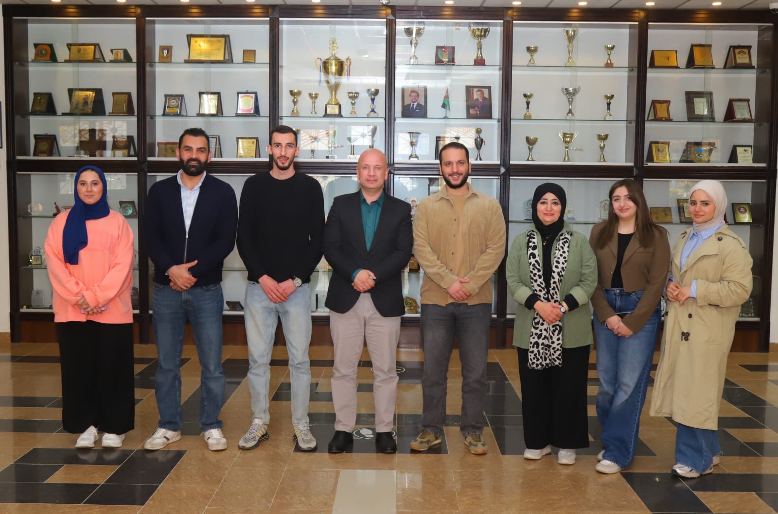 صورة حول : جامعة البترا تنال المركز الثالث في بطولة مناظرات الجامعات وتتأهل للنهائيات جامعة البترا تنال المركز الثالث في بطولة مناظرات الجامعات وتتأهل للنهائيات
