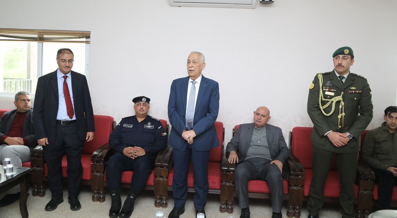 مندوبا عن الملك وولي العهد... العيسوي يعزي عشيرة الخوالدة