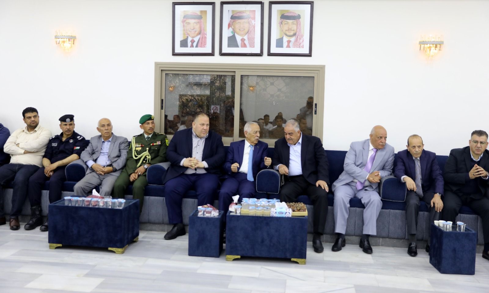 مندوبا عن الملك وولي العهد...العيسوي يعزي عشيرة الفريحات