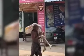 من أجل 200 دولار.. هندي ينبش قبر أخته ويحمل رفاتها إلى البنك (فيديو)