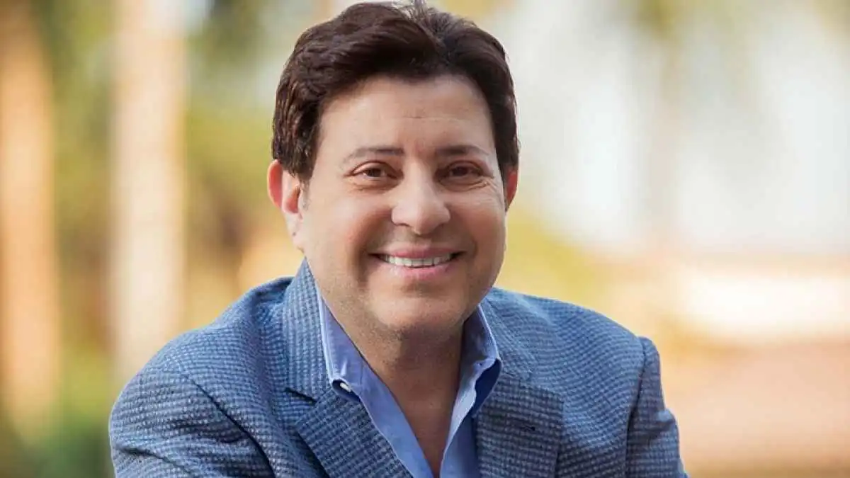 زوجة هاني شاكر تحسم جدل وفاته