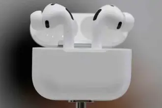 فتحات صغيرة في علبة AirPods Pro تثير التساؤلات.. ما وظيفتها؟