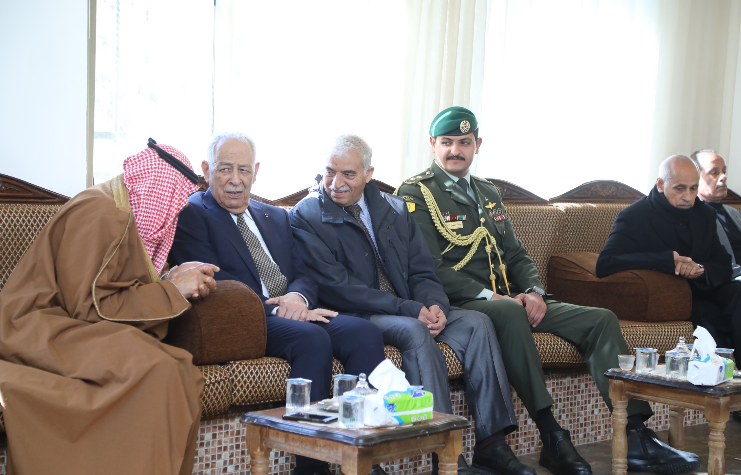 العيسوي ينقل تعازي الملك وولي العهد إلى عشيرة العميان