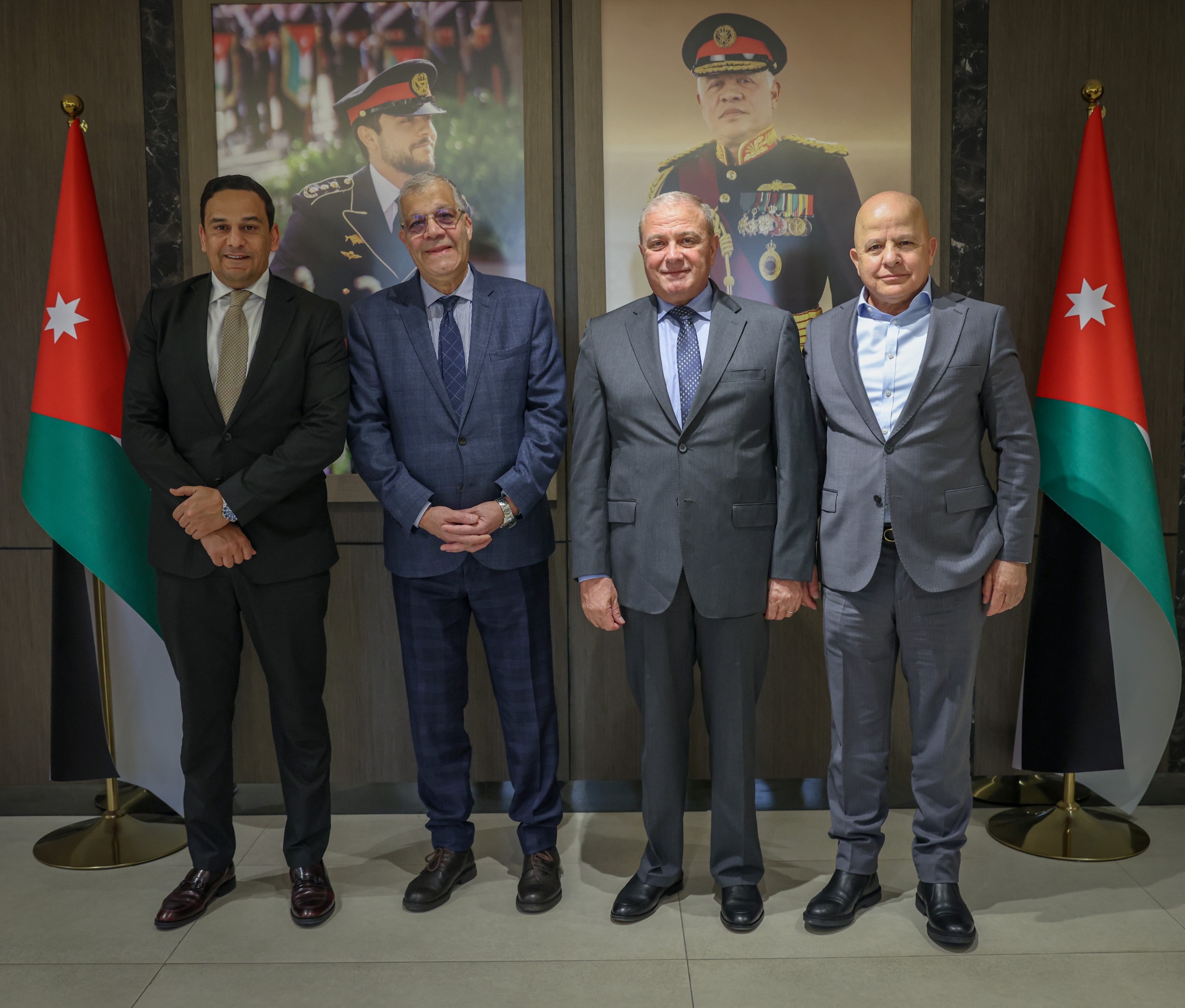 عطية يلتقي السفير الجزائري لإنتهاء مهامه في الأردن