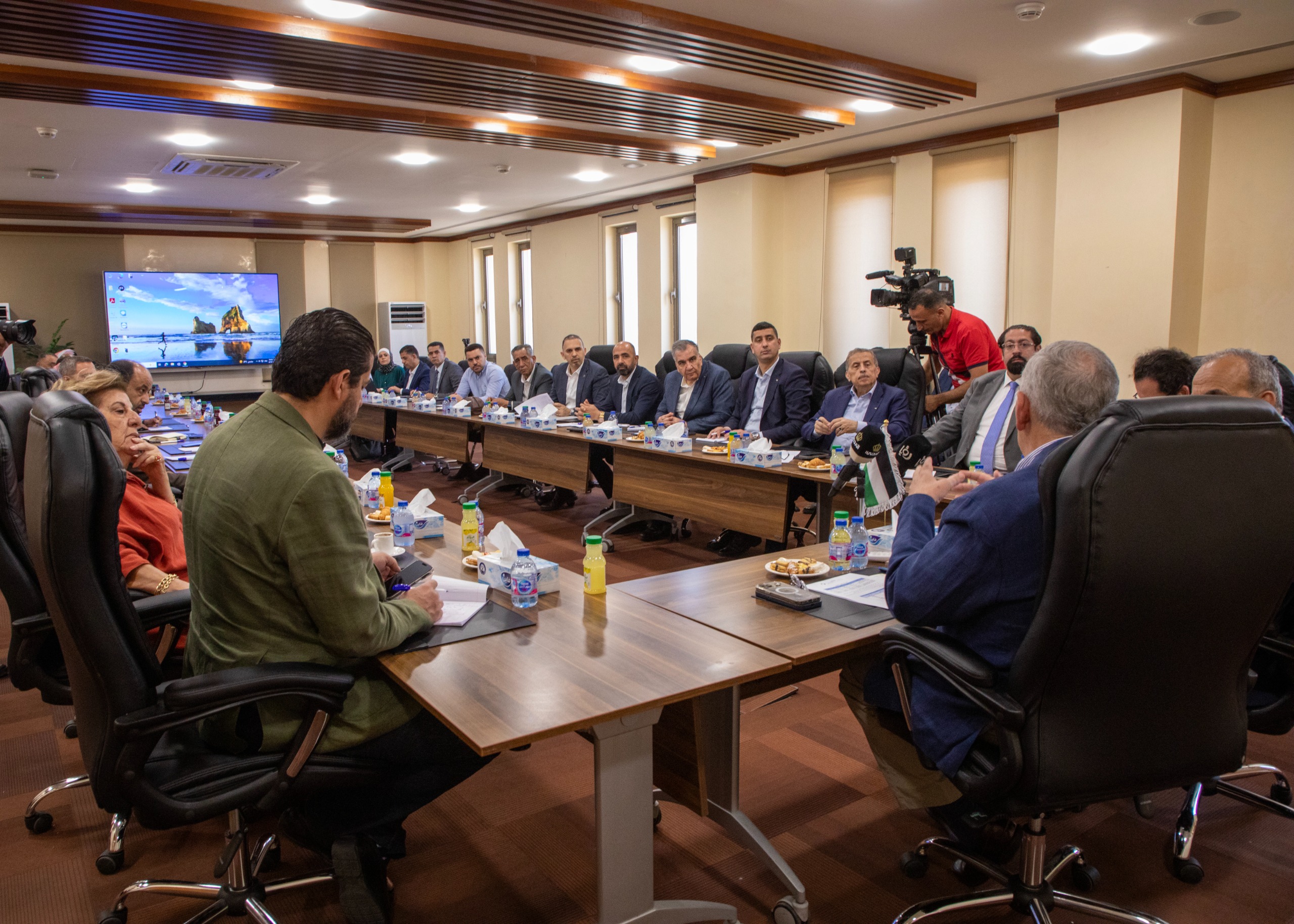 وزير السياحة والآثار يعقد اجتماعاً مع ممثلي القطاع السياحي في العقبة