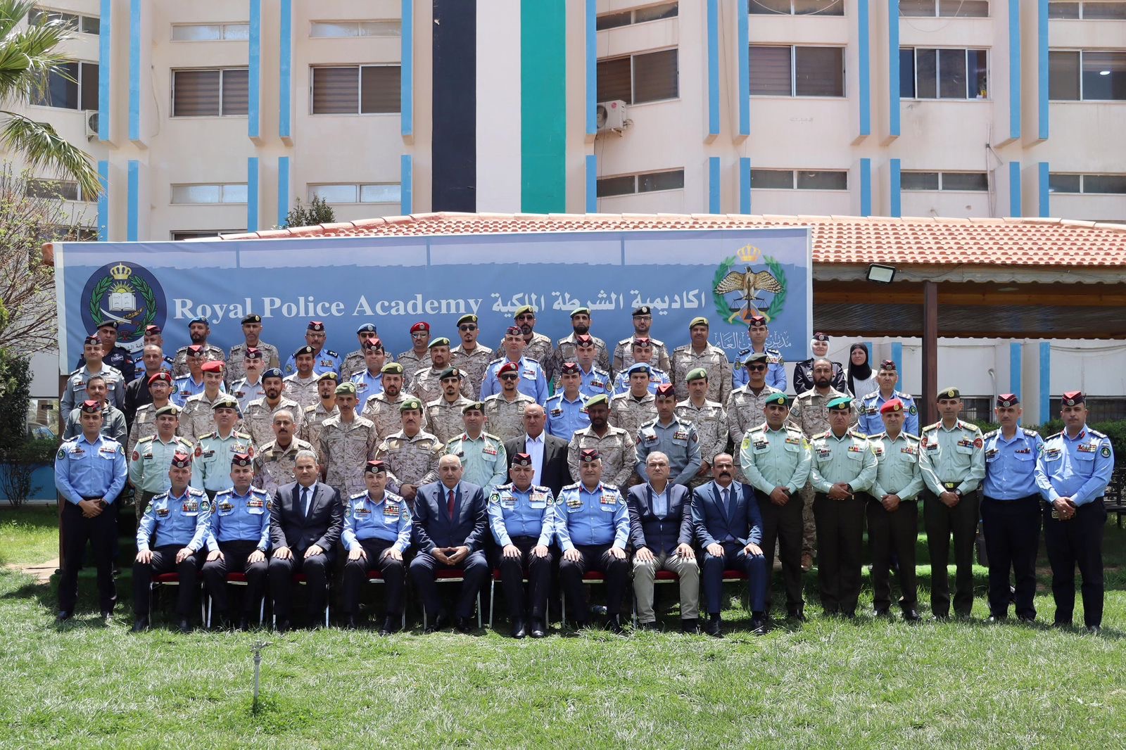 رئيس مجلس النواب يحاضر في أكاديمية الشرطة الملكية