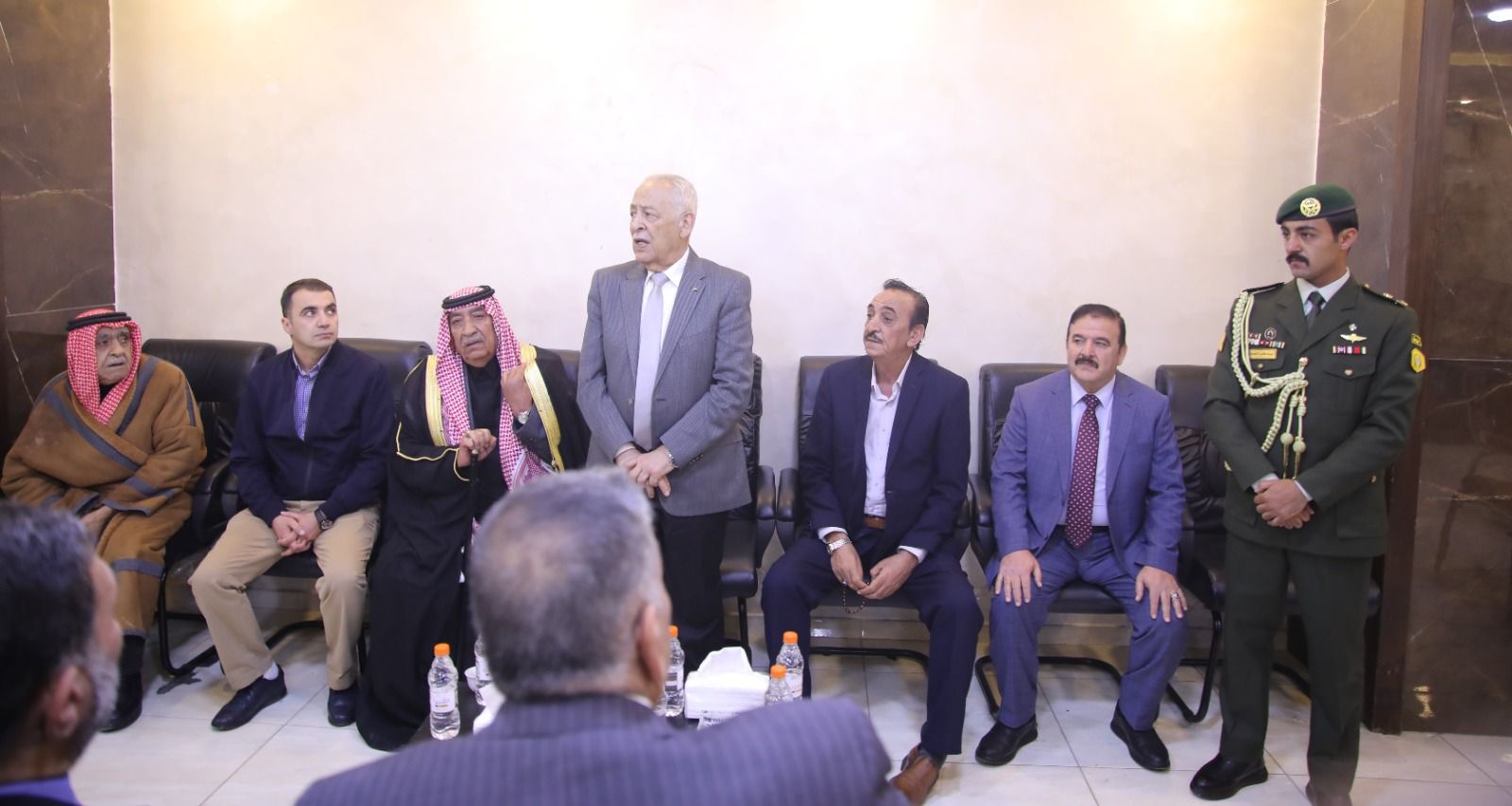 مندوبا عن الملك وولي العهد...العيسوي يعزي عشيرتي الكفاوين والبشابشة