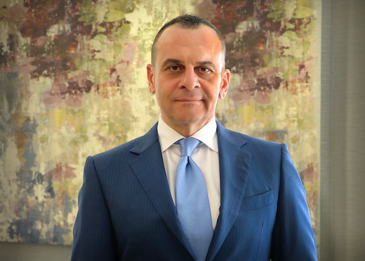 بعد مسيرة مهنية متميزة.. "الأهلي" يودّع رئيسه التنفيذي د. أحمد الحسين ويعلن تعيين "أبو عيدة" لقيادة المرحلة المقبلة