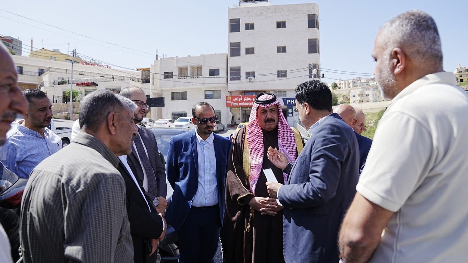 "الخدمات النيابية" تطلع ميدانيا على واقع النقل في البترا