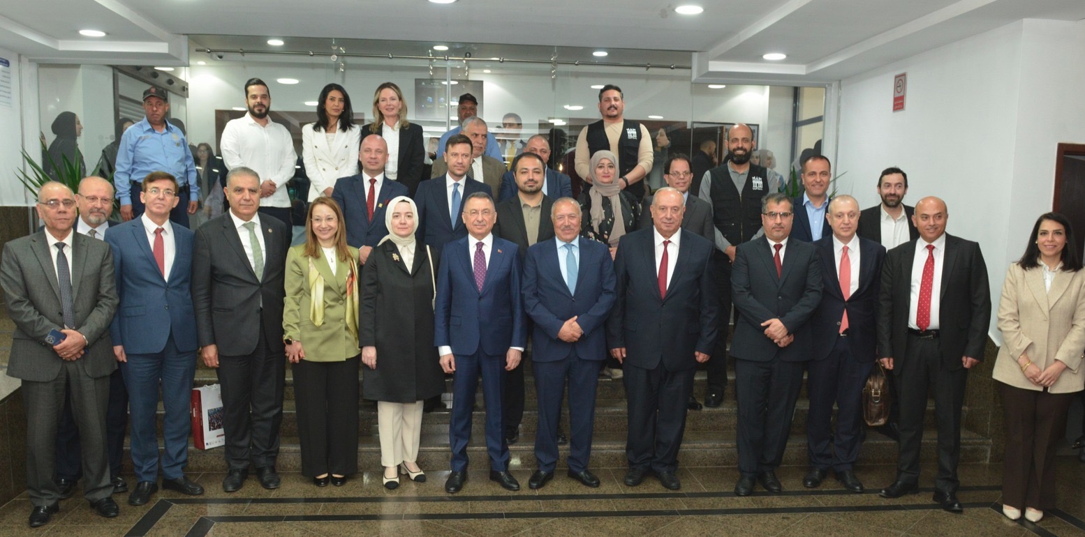 طلبة جامعة البترا يحاورون نائب الرئيس التركي الأسبق أوقطاي حول التعاون الأردني التركي