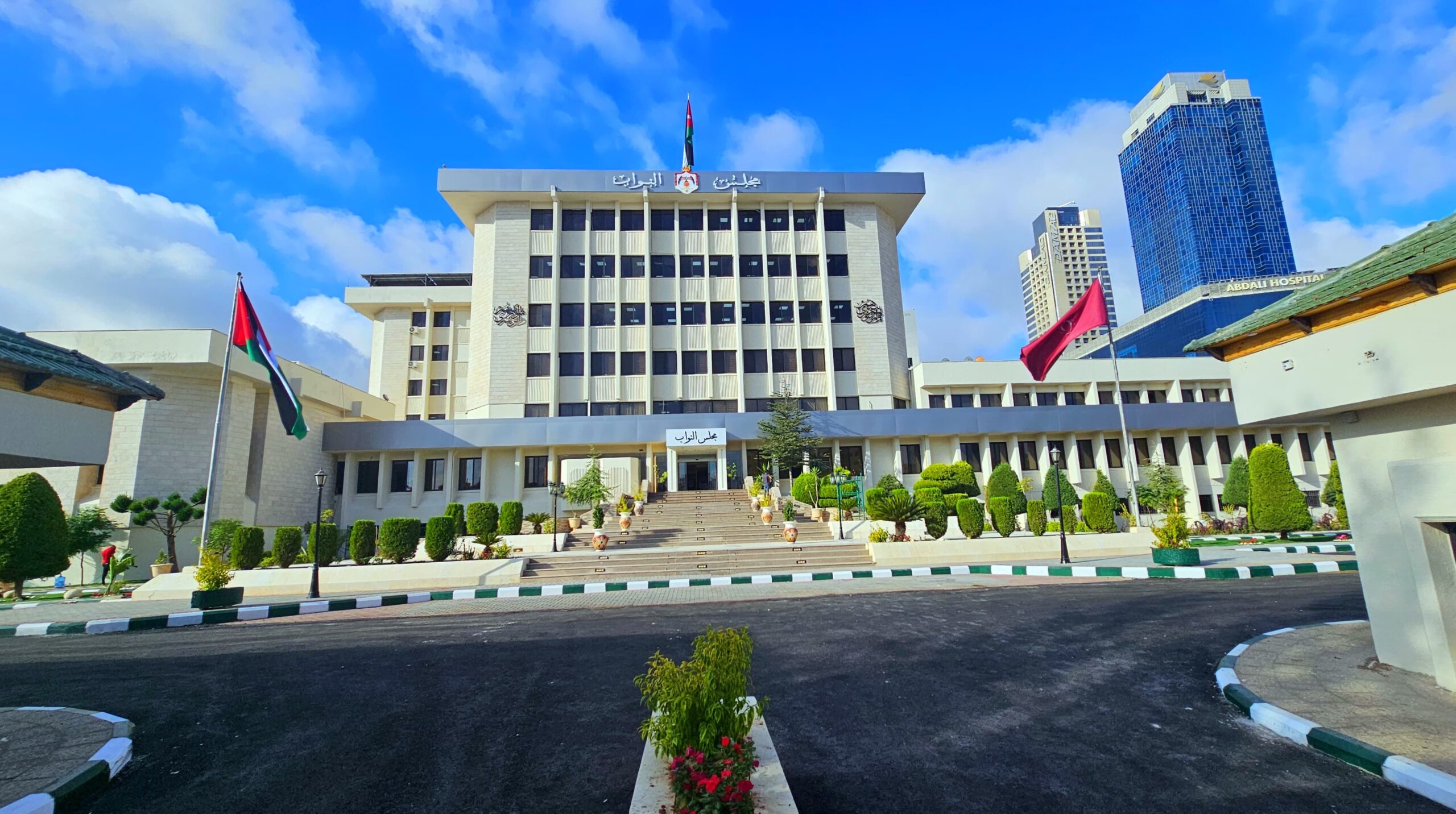 الحكومة تراجع نظام دعم الطالب الجامعة