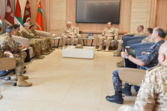 الحنيطي يبحث التعاون مع قيادات عسكرية إيطالية