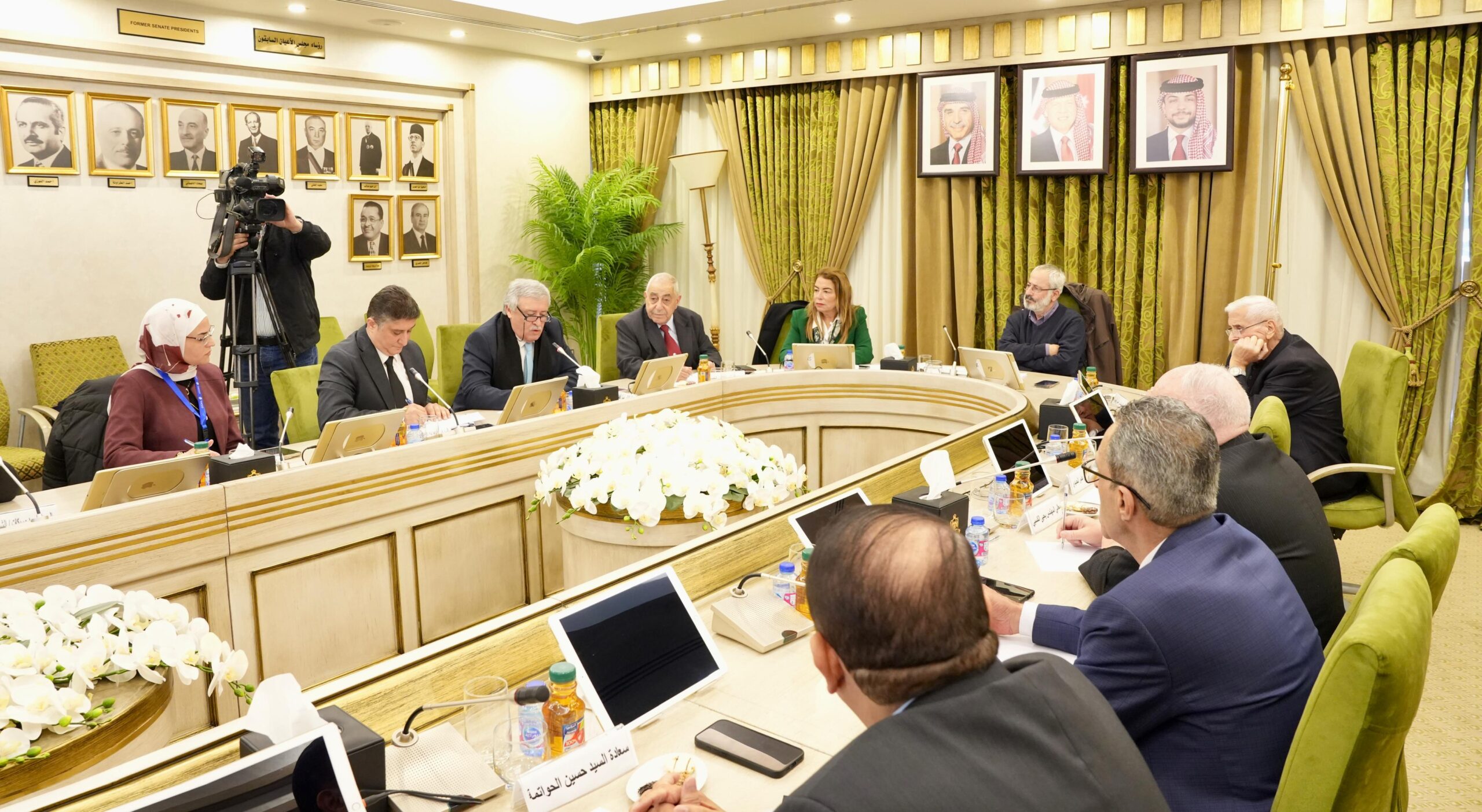 مباحثات نيابية حكومية لتعزيز استدامة النقل العام