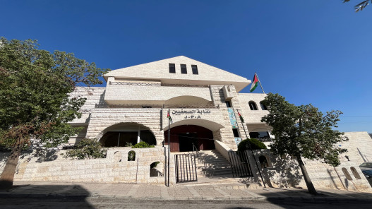 الصحفيين تحذر من تضليل المحتوى بالذكاء الاصطناعي