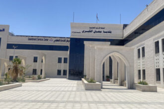 بلدية معان توسع التشجير وتجميل الميادين