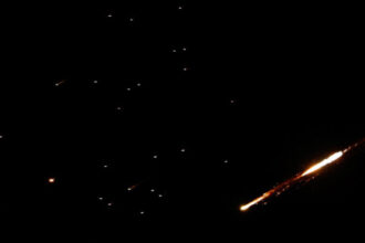 إيران: سنواصل الحرب ما دامت مناسبة