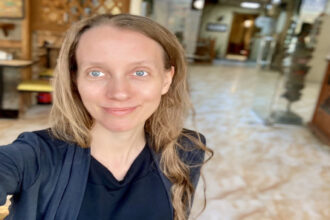 كتائب حزب الله: سنفرج عن الصحفية الأميركية كيتلسون