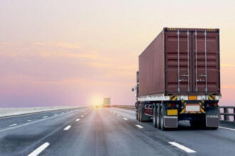 السعودية ترفع العمر التشغيلي للشاحنات الأردنية مؤقتًا