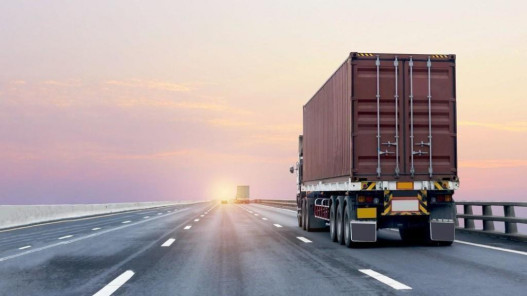 السعودية ترفع العمر التشغيلي للشاحنات الأردنية مؤقتًا