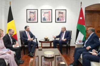 الصفدي ونظيره البلجيكي يبحثان تصعيد المنطقة