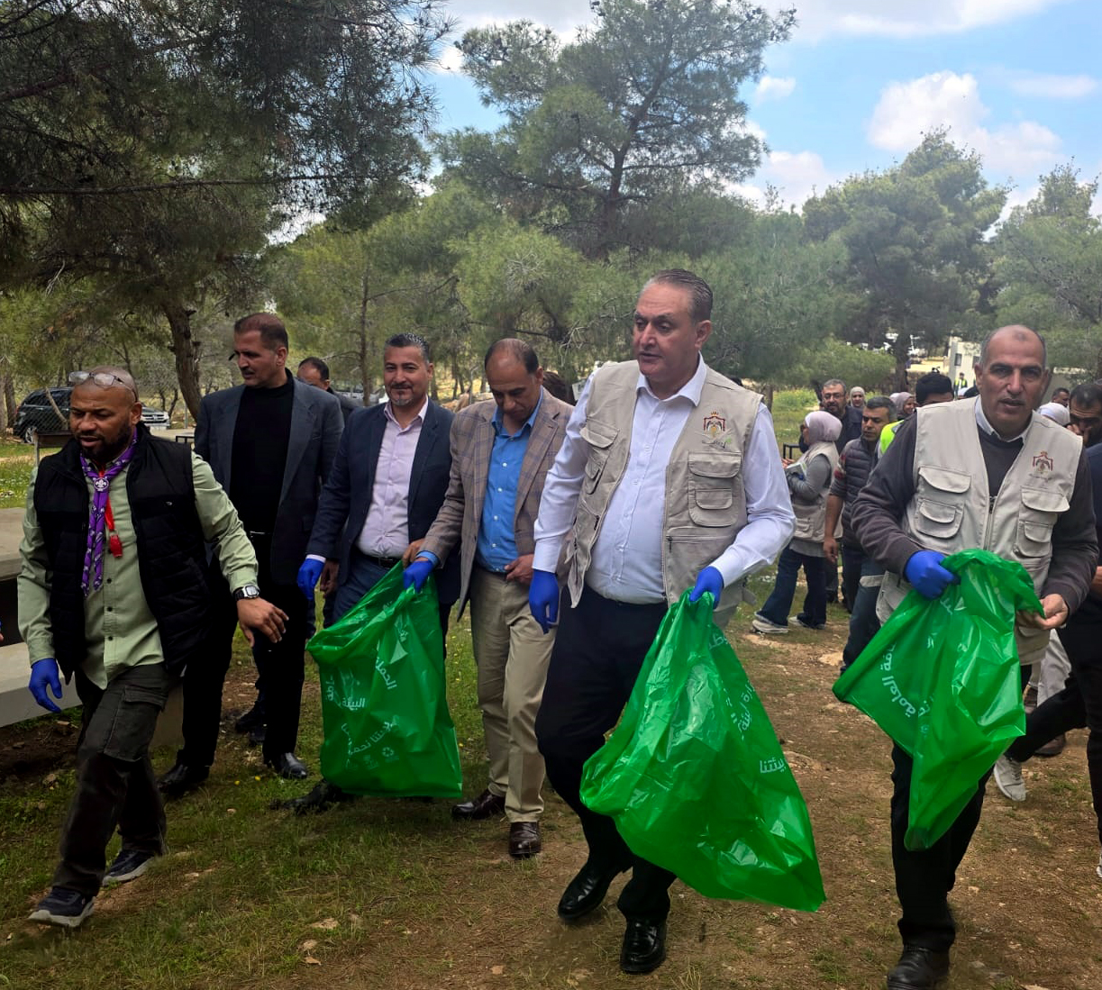 صورة حول : حملة نظافة بيئية في غابات وصفي التل حملة نظافة بيئية في غابات وصفي التل