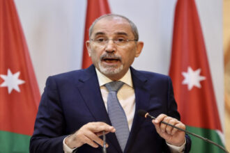 الصفدي يحذر من تداعيات العدوان على لبنان