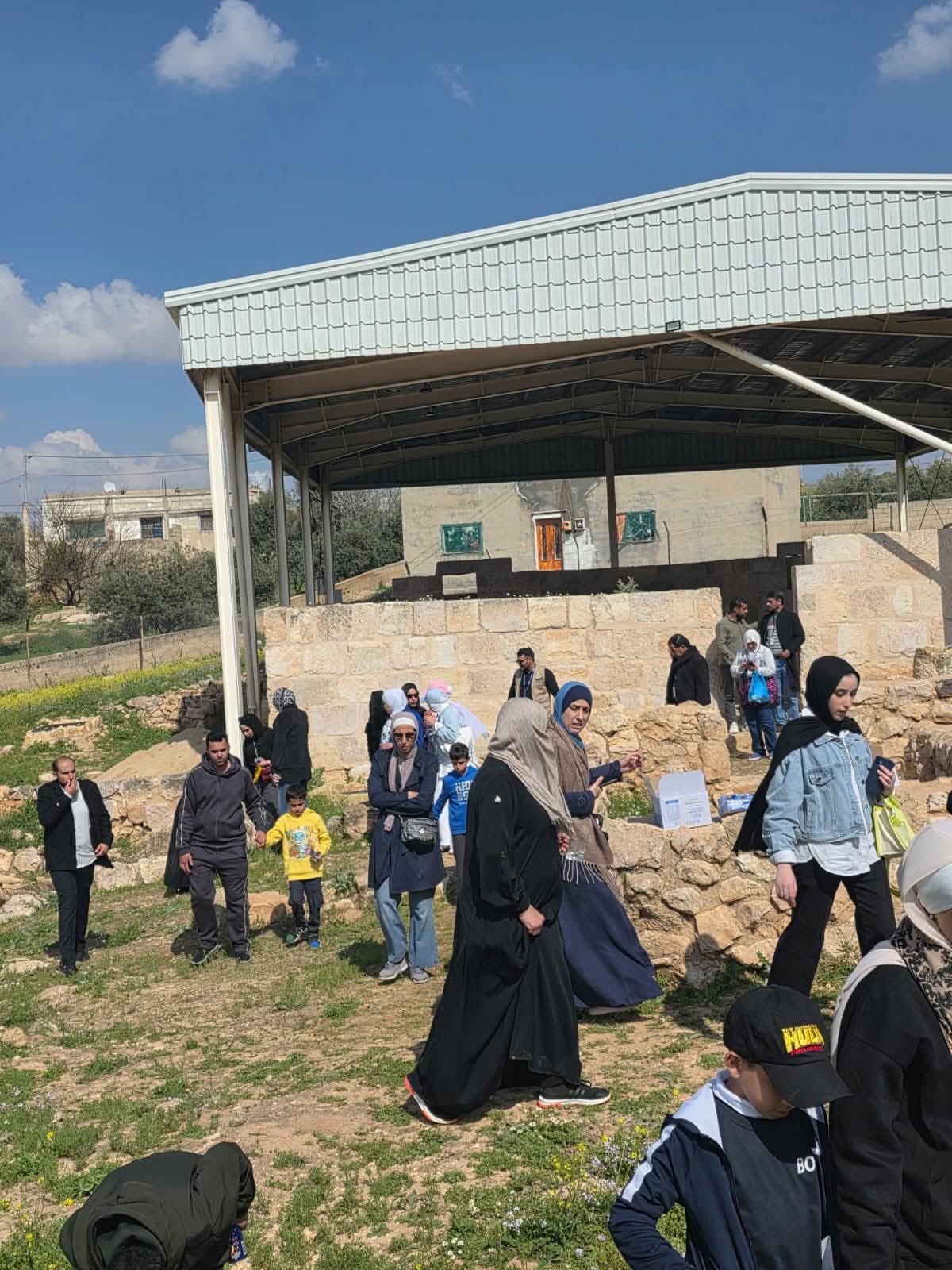 صورة حول : رحاب الأثرية تستقبل أول رحلة سياحية ضمن "أردننا جنة" رحاب الأثرية تستقبل أول رحلة سياحية ضمن "أردننا جنة"