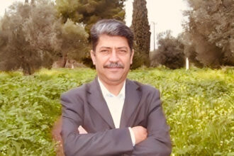 وزير الاتصال الحكومي ينعى الزميل محمود العمري