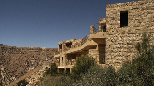 بيت ضيافة ضانا تحفة معمارية في قلب الطبيعة