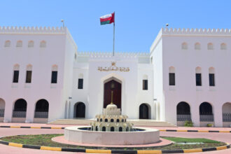 عُُمان تدعو لتمديد الهدنة بين واشنطن وطهران