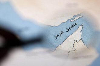 بريطانيا تستضيف اجتماعاً دولياً لتعزيز أمن الملاحة في مضيق هرمز