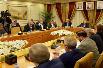 مالية الأعيان تبحث مع الفريق الاقتصادي إجراءات الحكومة لمواجهة التحديات الراهنة