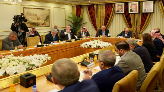 مالية الأعيان تبحث مع الفريق الاقتصادي إجراءات الحكومة لمواجهة التحديات الراهنة