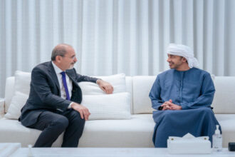 الصفدي يلتقي عبدالله بن زايد في أبوظبي