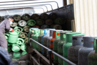 مصفاة البترول الأردنية تؤكد توفر مخزون وافر من الغاز واستقبال شحنات جديدة