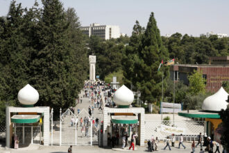 الجامعة الأردنية توضح: الطبيب الذي سقط من الطابق الرابع موقوف عن العمل احترازيا