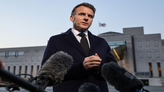 ماكرون: الحرب ضد إيران لن تحل أزمة البرنامج النووي والدبلوماسية هي الحل