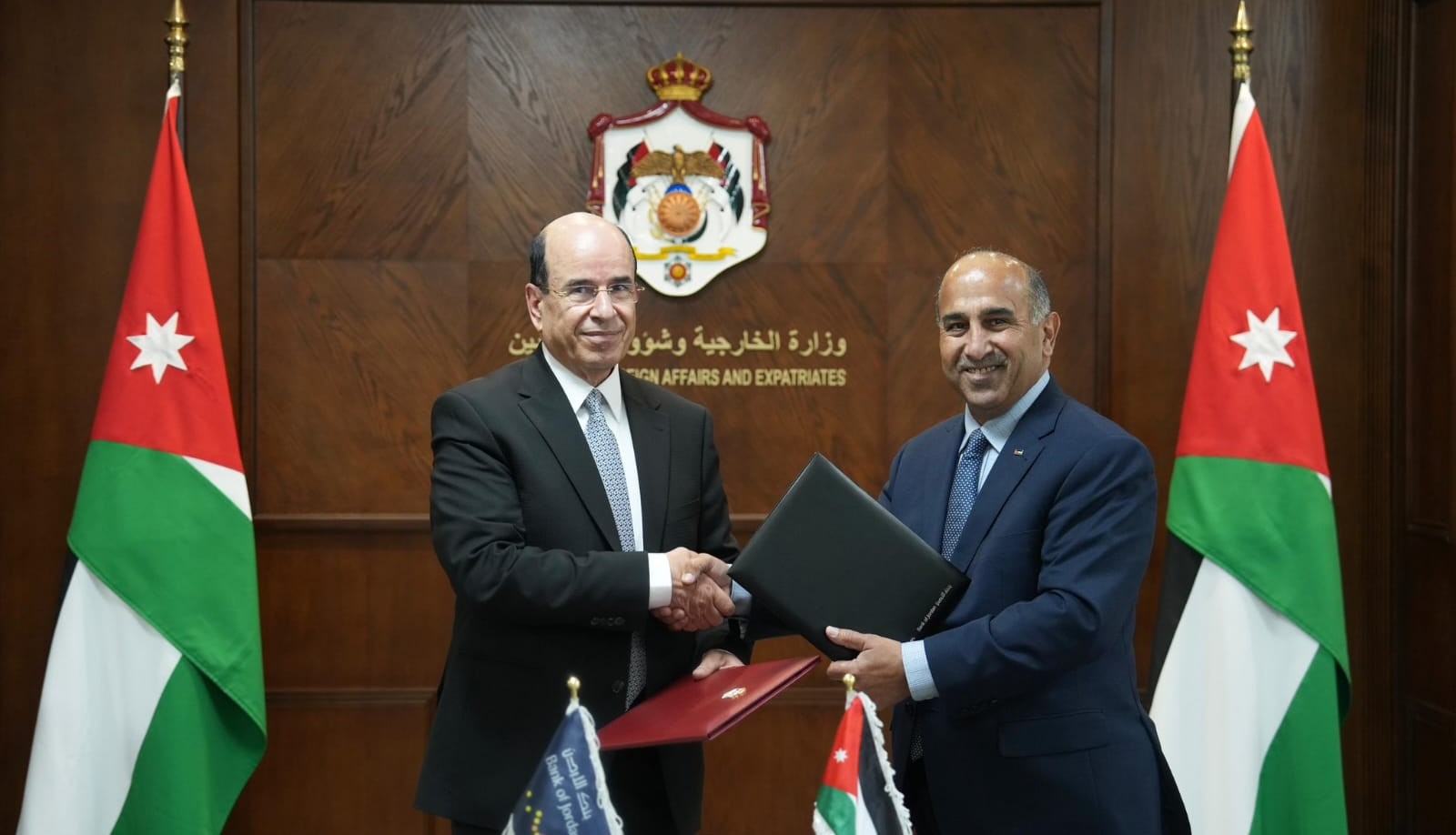 الخارجية توقع اتفاقية مع بنك الأردن
