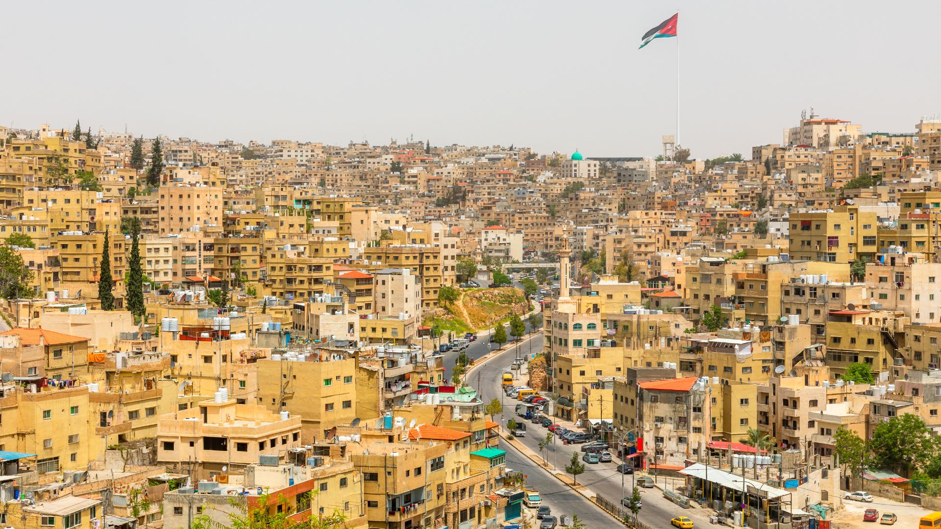 أجواء مغبرة وباردة نسبياً السبت وتحذيرات من تدني الرؤية