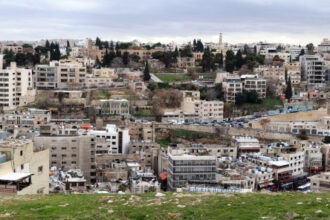 طقس بارد نسبياً وأمطار متفرقة خلال الأيام المقبلة